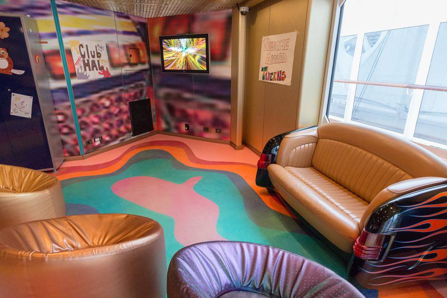 Perfetto-interiors-design-HOLLAND-AMERICA-LINE-Noordam-furniture-contractor-kids-area-2