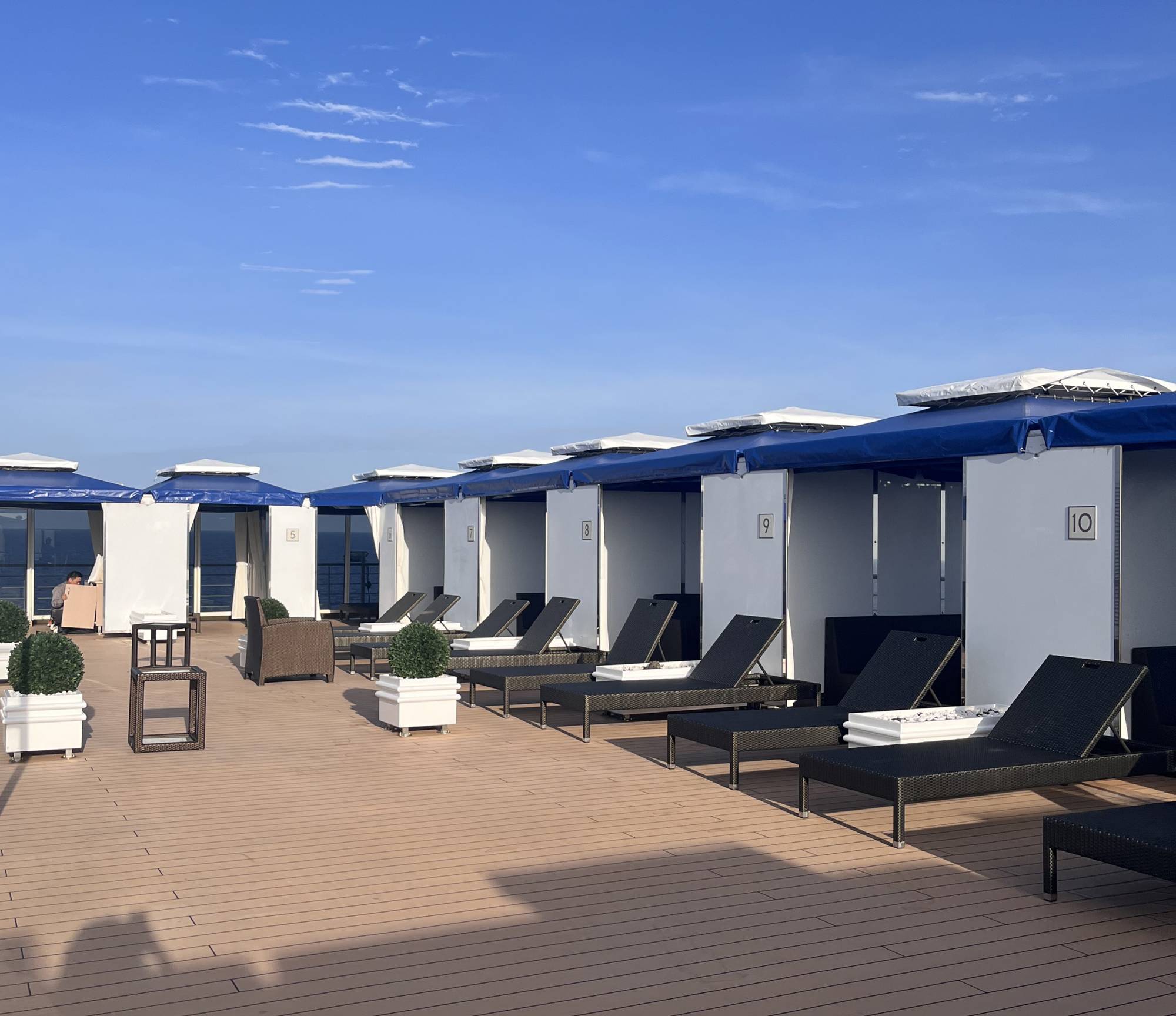 Perfetto-interiors-design-HOLLAND-AMERICA-LINE-westerdam-furniture-contractor-02