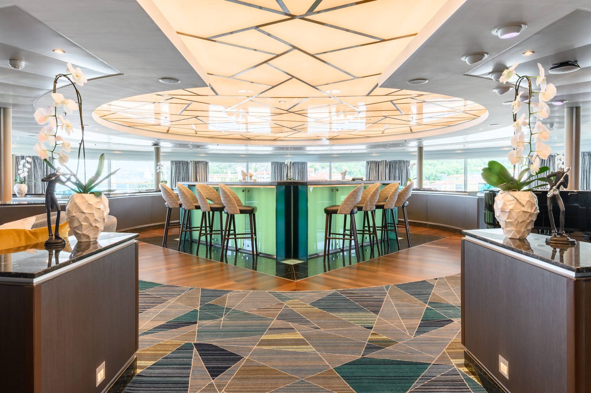 Perfetto-interiors-design-cruise-ship-seabourn-quest-circular-bar