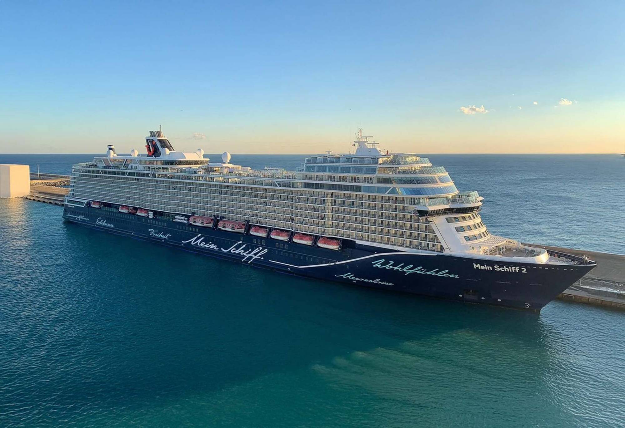 Perfetto-interiors-design-cruise-mein-schiff-2-tui-cruises-0