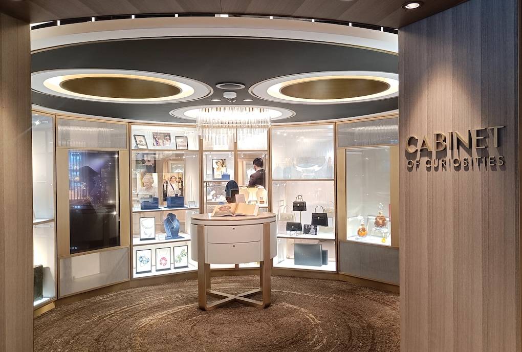 Perfetto-interiors-design-cruise-luxury-cabinet curiosity (3)