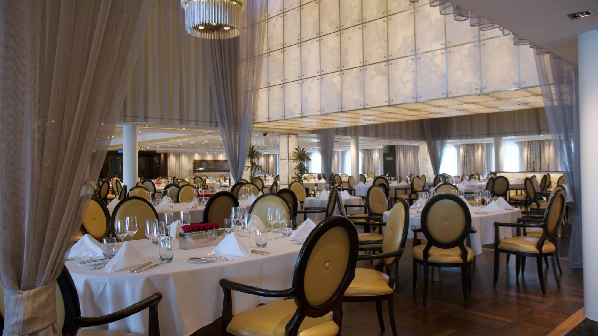 perfetto-interior-design-cruise-luxury-main-restaurant