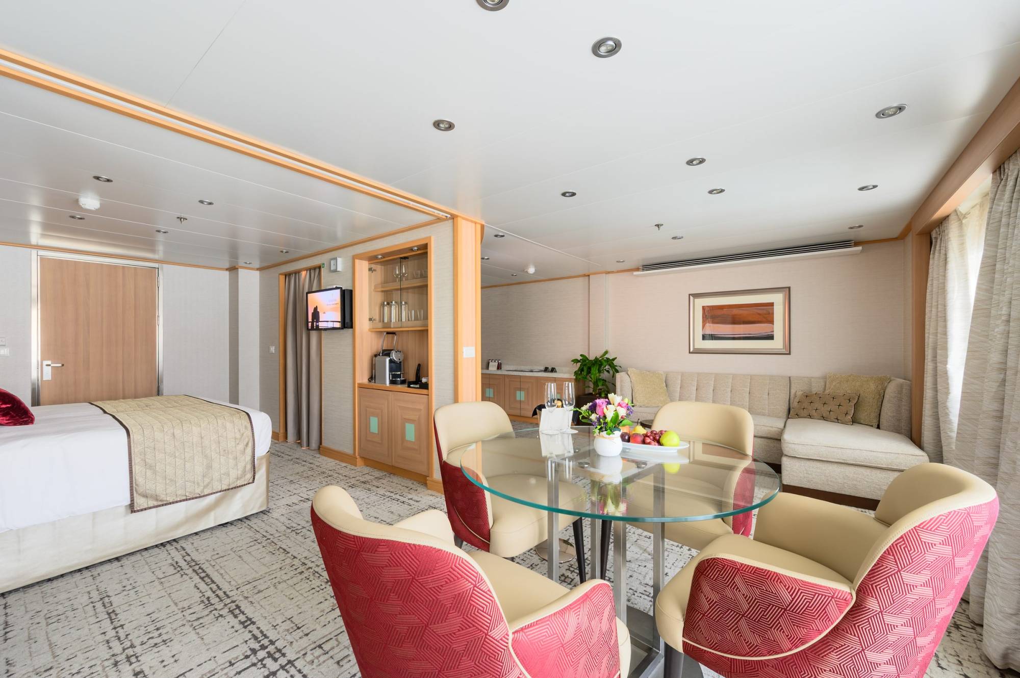 Perfetto-interiors-design-cruise-ship-seabourn-quest-suite-bedroom-3