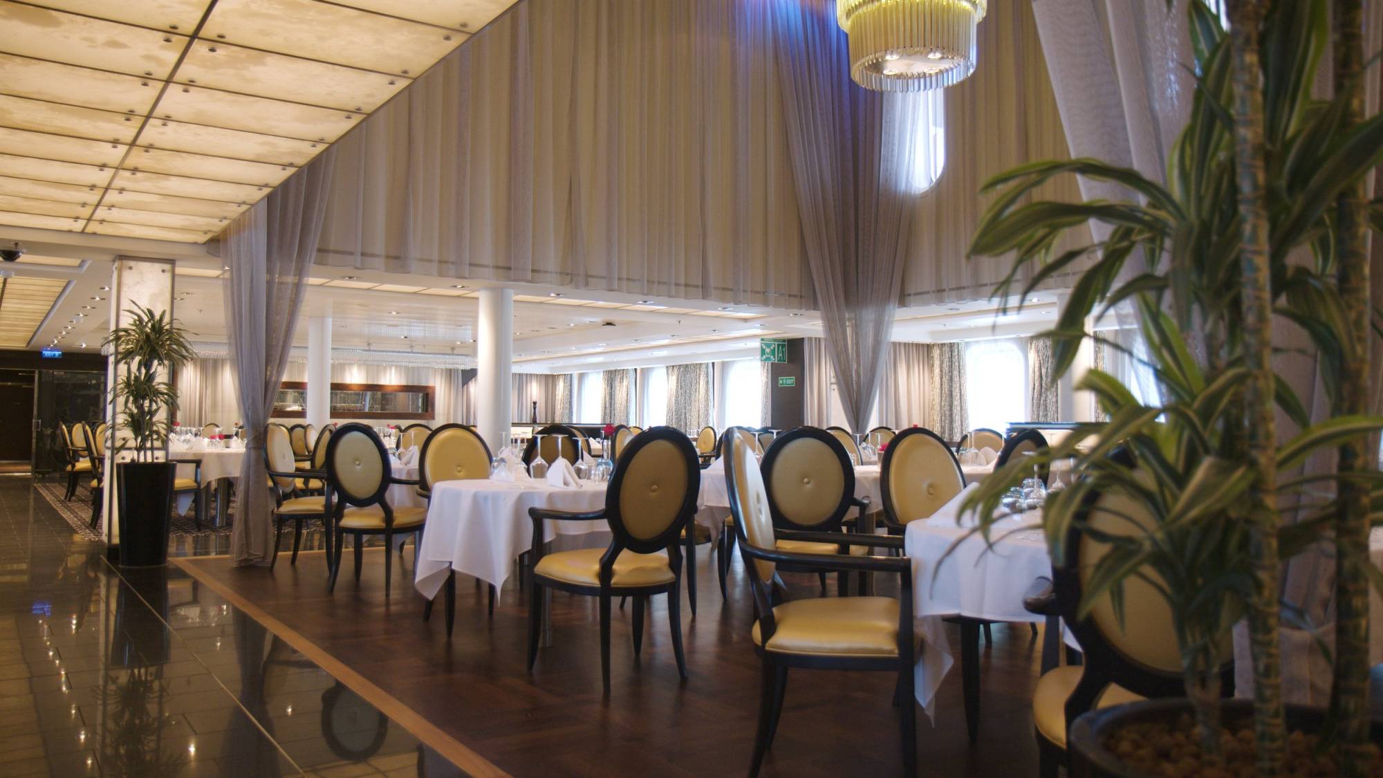 perfetto-interior-design-cruise-luxury-restaurant