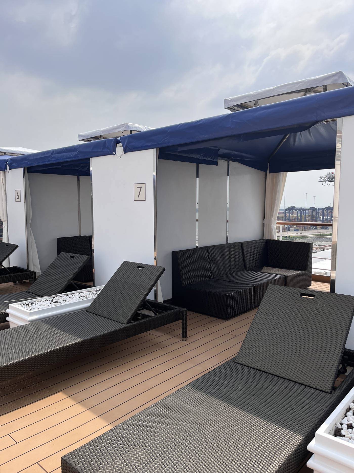 Perfetto-interiors-design-HOLLAND-AMERICA-LINE-westerdam-furniture-contractor-03