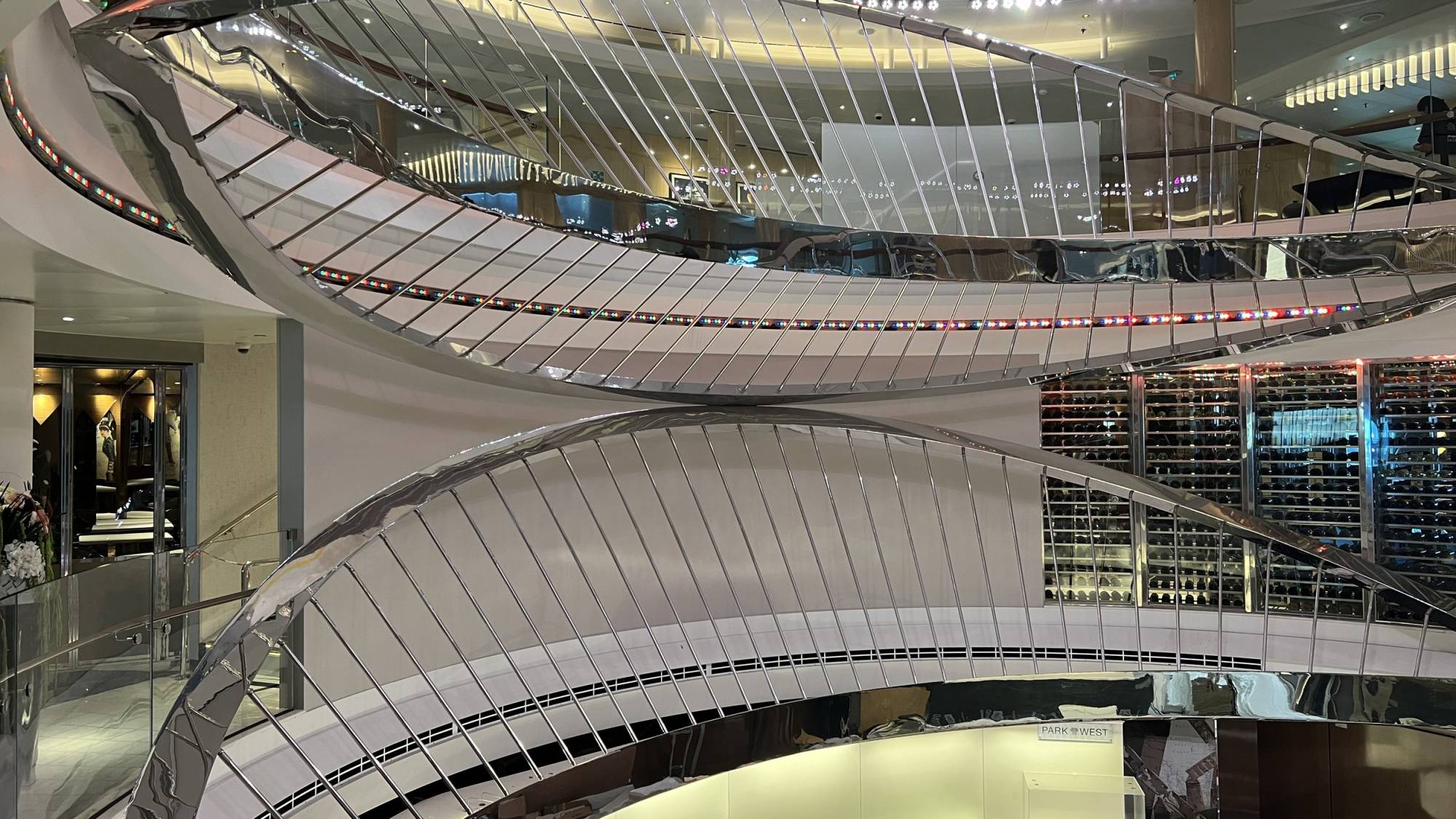 perfetto-interior-design-cruise-luxury-hal-koningsdam-atrium