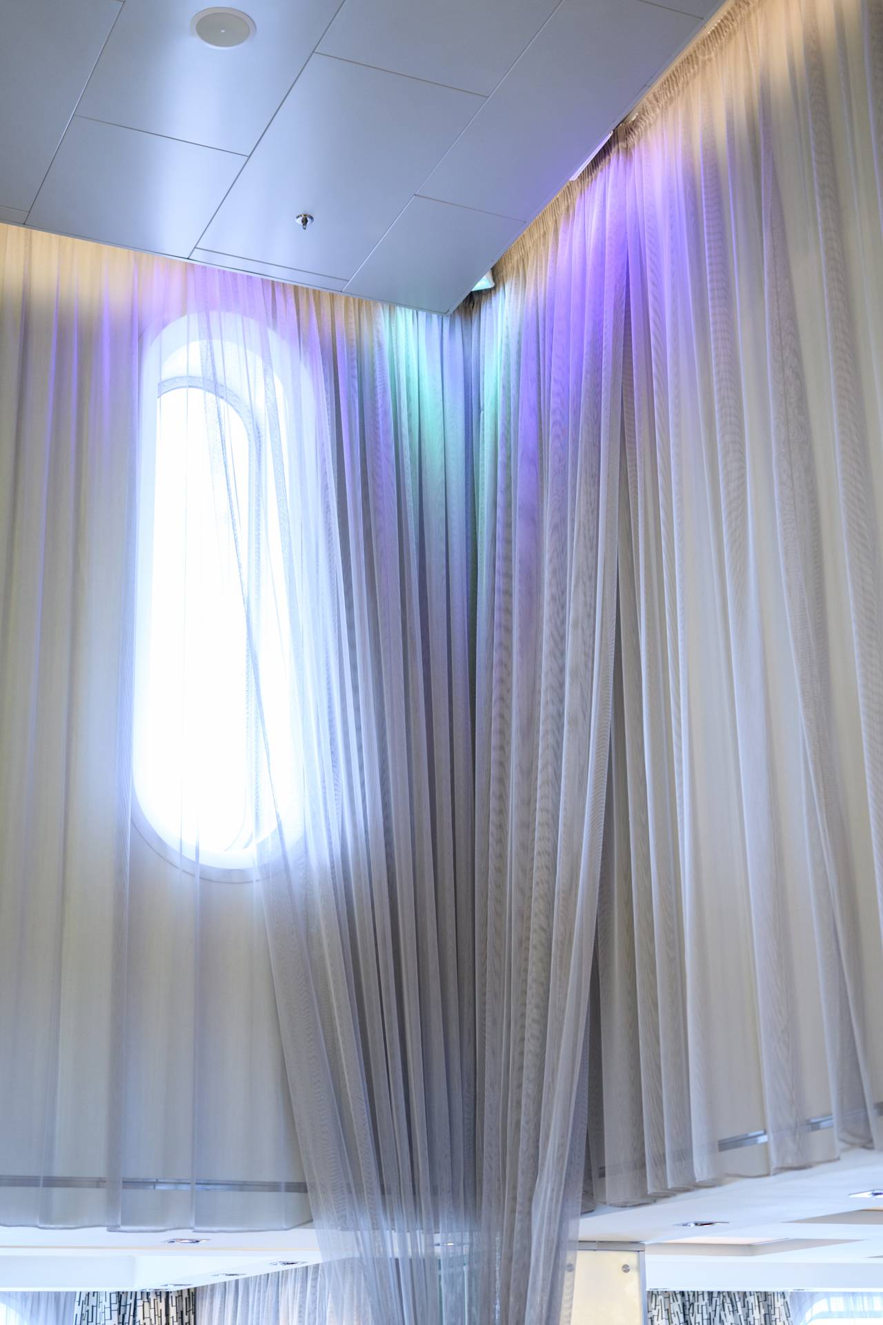 perfetto-interior-design-cruise-luxury-restaurant-courtains-1
