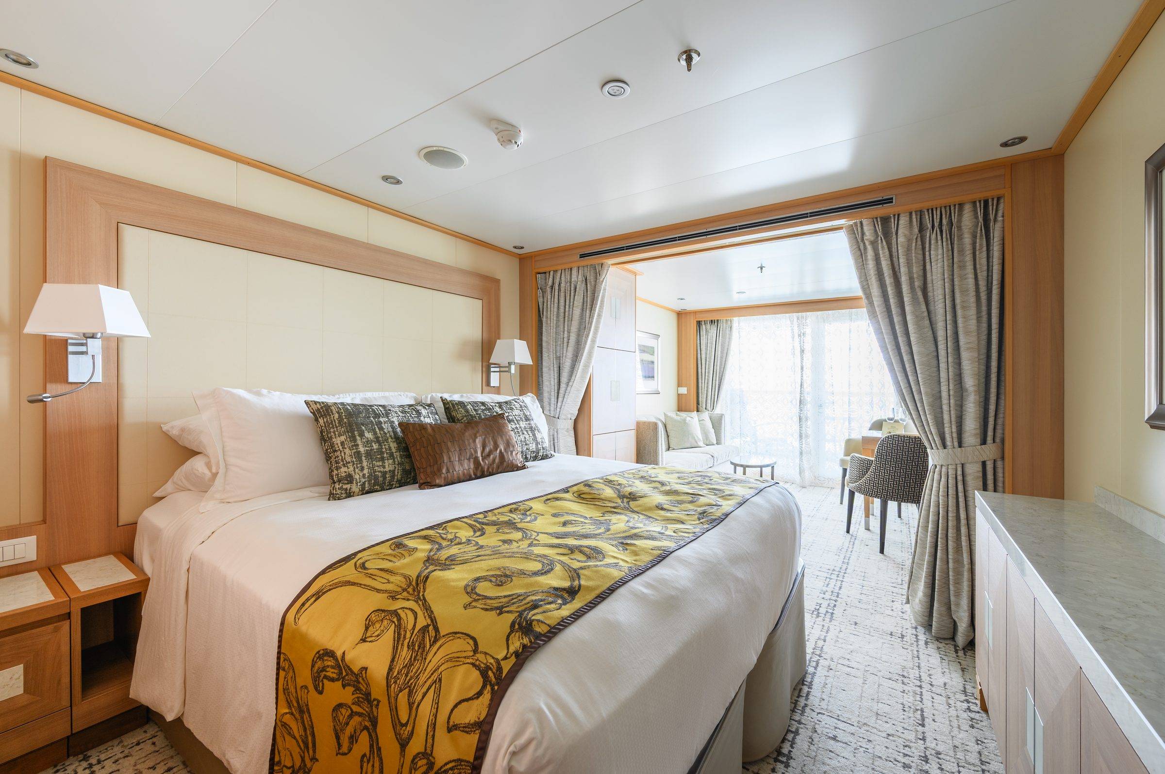 Perfetto-interiors-design-cruise-ship-seabourn-quest-cabin-bedroom
